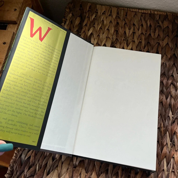 Signed copy of City of Bones by Cassandra Clare few pages wrinkled - Picture 2 of 6